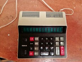 funkční VFD kalkualčka TESLA OKU-104, rok 1984
