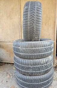 Predám 4-Zimné pneumatiky Pirelli Scorpion 235/50 R20