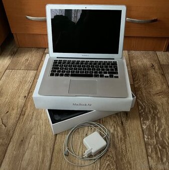 MacBook Air 13" 2015, i5, 4GB RAM