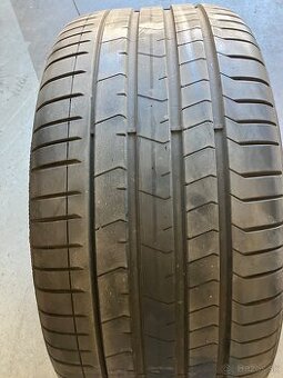 Predám letnú  305/40 R20 112Y