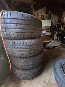 225/55R17 pneu