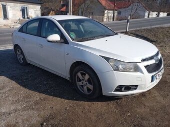 Cruze 1.8 104kw ročník 2011 najazdené 270tis.