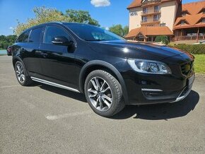 Volvo V60 Cross Country - 1