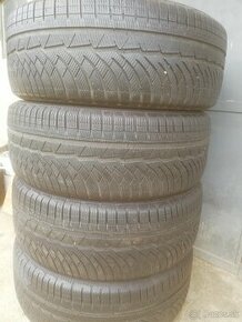 235/45r19 michelin