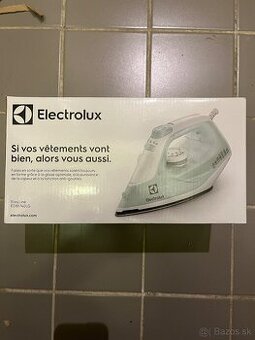 NOVÁ Žehlička Electrolux EasyLine EDB1740LG