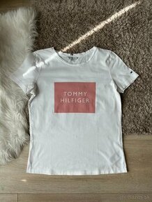 Biele tričko Tommy Hilfiger s ružovým vzorom, veľkosť S