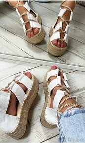 talianske biele sandale