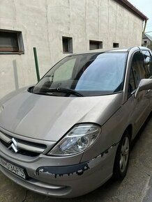 Predám Citroën C8 na náhradné diely