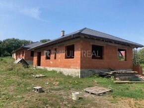 4i RD Bungalov - Lada Bretejovce, hrubá stavba - 1