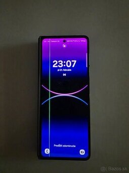 Samsung galaxy Z Fold 4  poškodený.