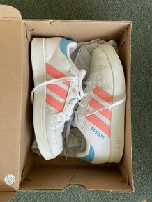 Predám Adidas tenisky veľ. 35