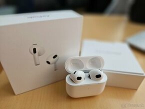 Apple AirPods (3. generácie) s nabíjacím puzdrom Magsafe