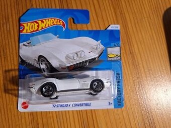 Hot wheels Stingray Convertible,Toyota Tacoma