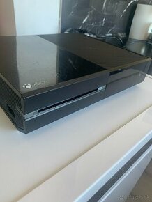 Xbox one 1tb 2 ovládače - 1