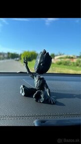 Baby Groot s kývajúcou hlavou