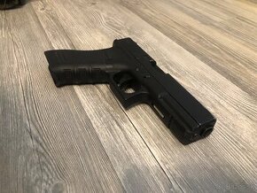 Glock 17 s príslušenstvom