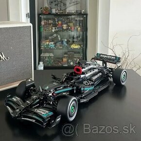 Nová stavebnice vozu F1 Mercedes W 14 E