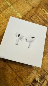 AirPods pro with wireless charging case