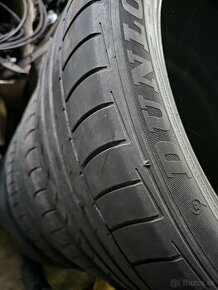 Pneu 275/40 R22