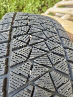 Bridgestone Blizzak 235/65 R17