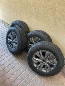 Pirelli scorpion 215/65 r16 pneumatiky s hlinik.elektrónmi