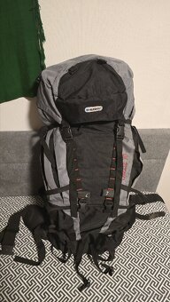 Husky Guzzle 70L – Odolný turistický batoh na dlhé výpravy
