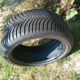 Pneu 245/40R18 - 1