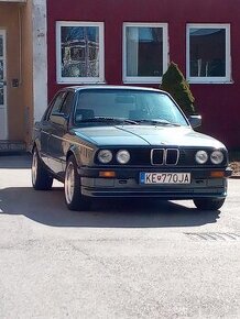 BMW E30 320i