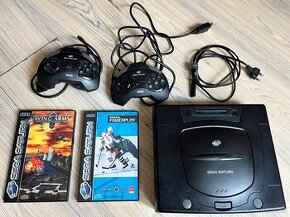 Konzola Sega Saturn + 2 hry.  2 ovládače, zdrojový kábel, hr