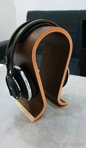 AKG K812