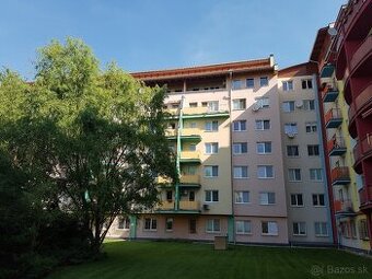 SVETLÝ 1-izbový byt S BALKÓNOM, 39m2, NA ZAČIATKU PETRŽALKY.