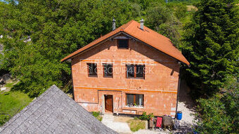 VEĽKORYSÝ 5 IZBOVÝ RODINNÝ DOM V OKRESE TRENČÍN