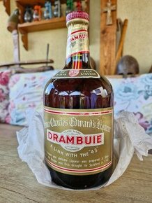 Starý alkohol Drambuie