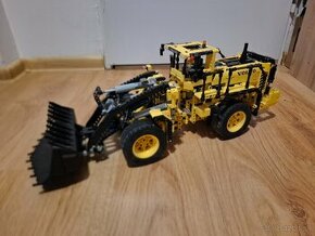 LEGO 42030 Volvo L350F Kolesový nakladač - 1