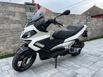 Predám Aprilia Sr Max 300