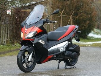 Aprilia SR max 125 i