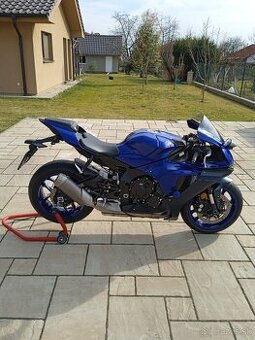 Yamaha R1 2022