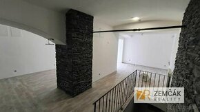 Obchodné priestory 60 m2  priamo na Námestí sv. Egídia Popra