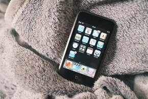 Apple iPod Touch 1st Gen - 1