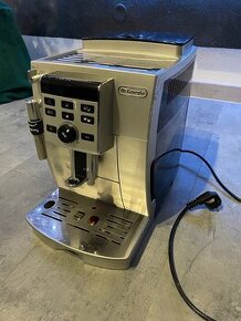 Kavovar DeLonghi ECAM