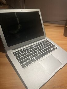 Apple MacBook Air (13-palcový, 2017)