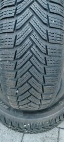 Predám 2 zimné pneumatiky 185/65 R15 92T Michelin