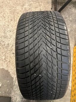 275/35 r19 - 1