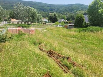 Luxusný stavebný pozemok v srdci Borinky – ideálne miesto.