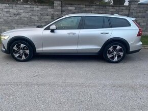 VOLVO V60 CROSS COUNTRY AWD