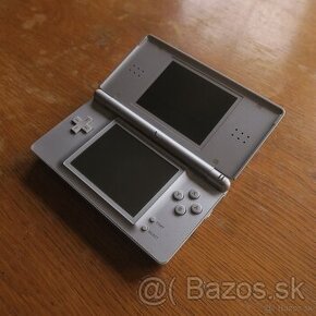 Herná konzola Nintendo DS lite + hra, nabíjačka a púzdro