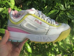 FILA   krásne botasky 37, PC cca 70 Eur - 1