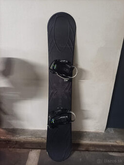 Snowboard 161 cm s viazanim a topankami