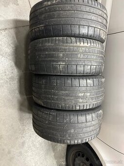 245/45 R19