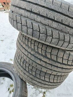 225/50 R17. 98V XL